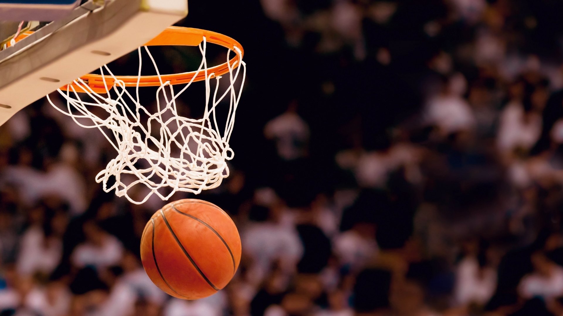 莱万戴帽,波兰爆冷大胜瑞士